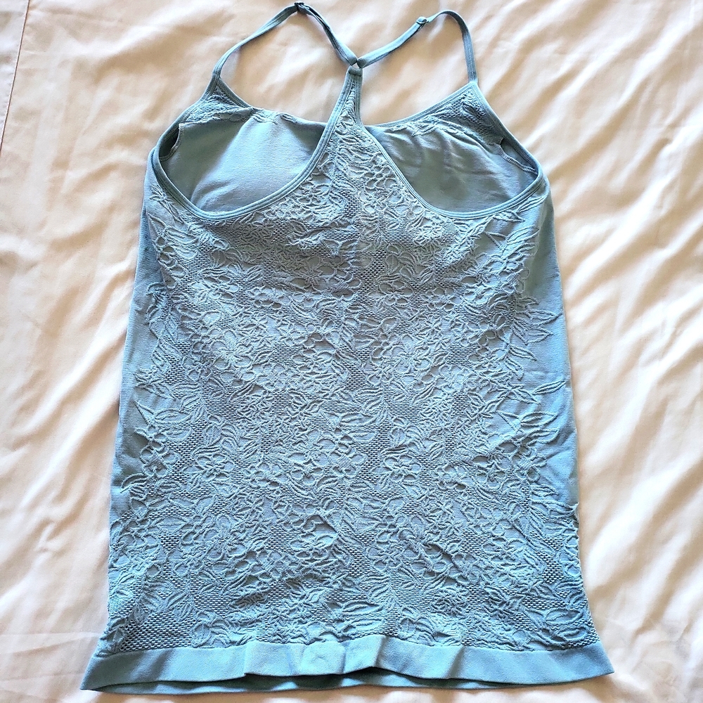 Workout top - Picture 3 of 5